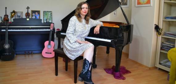 Özlem Büyükburç: “Piyano başlı başına bir orkestradır”