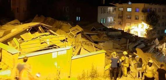 Sarıyer’de 11 katlı boş bina çöktü!