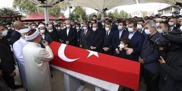 ozdemir-bayraktar-cenazesi
