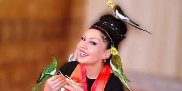 sahsenem-evinde-kuslariyla-yasiyor