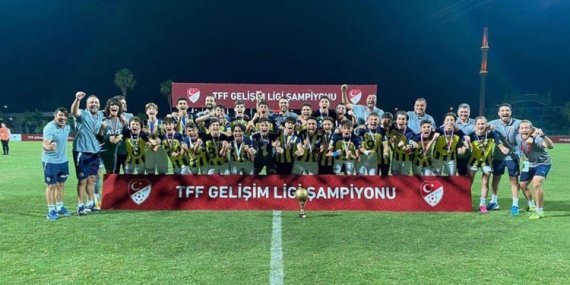 Fenerbahçe Sarıyer Futbol Okulları’nda şampiyonluk coşkusu