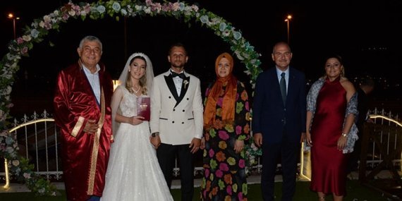 Şükrü Genç’in kıydığı nikahta, İçişleri Bakanı Süleyman Soylu nikah şahidi oldu!