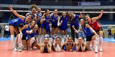 sariyer-kadin-voleybol-takimi