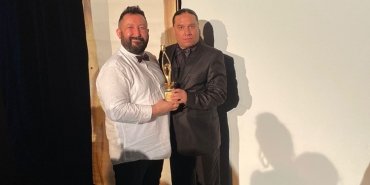 ugur-atis-oguz-k-tiyatro-odulu