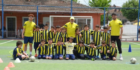 Sarıyerli minikler başarıya koşuyor