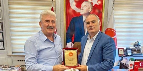 Başkan Osman Epsileli’den Selim Efe’ye plaket