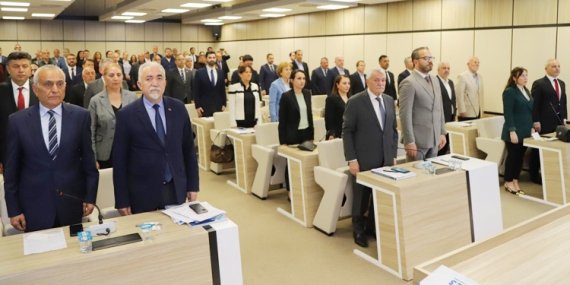 Kimler hangi komisyonda görev aldı?