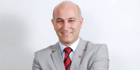 Çatıdaki intihar girişimini mahalle muhtarı önledi!