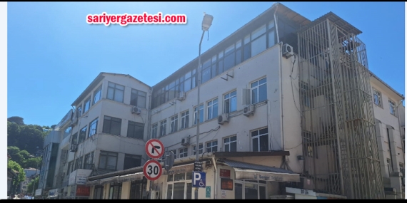 Sarıyer Merkez’deki dev bina göz göre göre çürüyor!