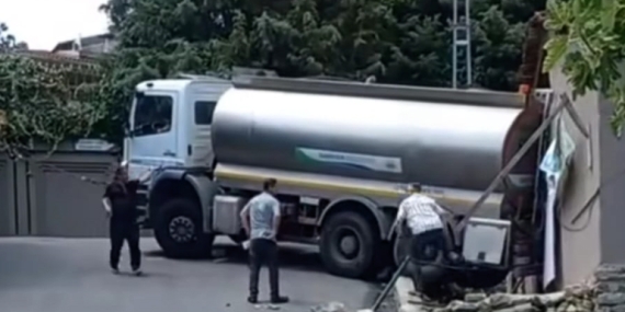 Sarıyer Belediyesi su tankeri eve girdi, faciayı hava sıcaklığı önledi!