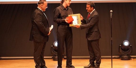 Film-San Vakfı’na özel tasarlanan ödül heykelciği beğeni topladı