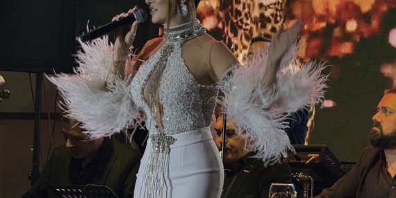 Beyaz Kuğu Pınar Eliçe