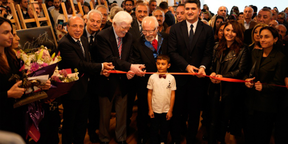 “O Günün Gazeteleri” sergisine yoğun ilgi