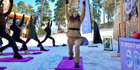 Ece Vahapoğlu ile dağın zirvesinde yoga