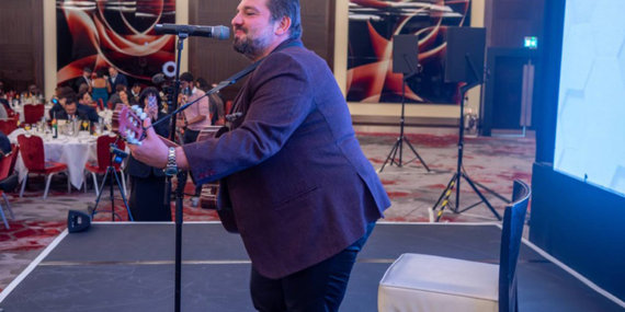 Londra’da Mustafa Akay rüzgarı