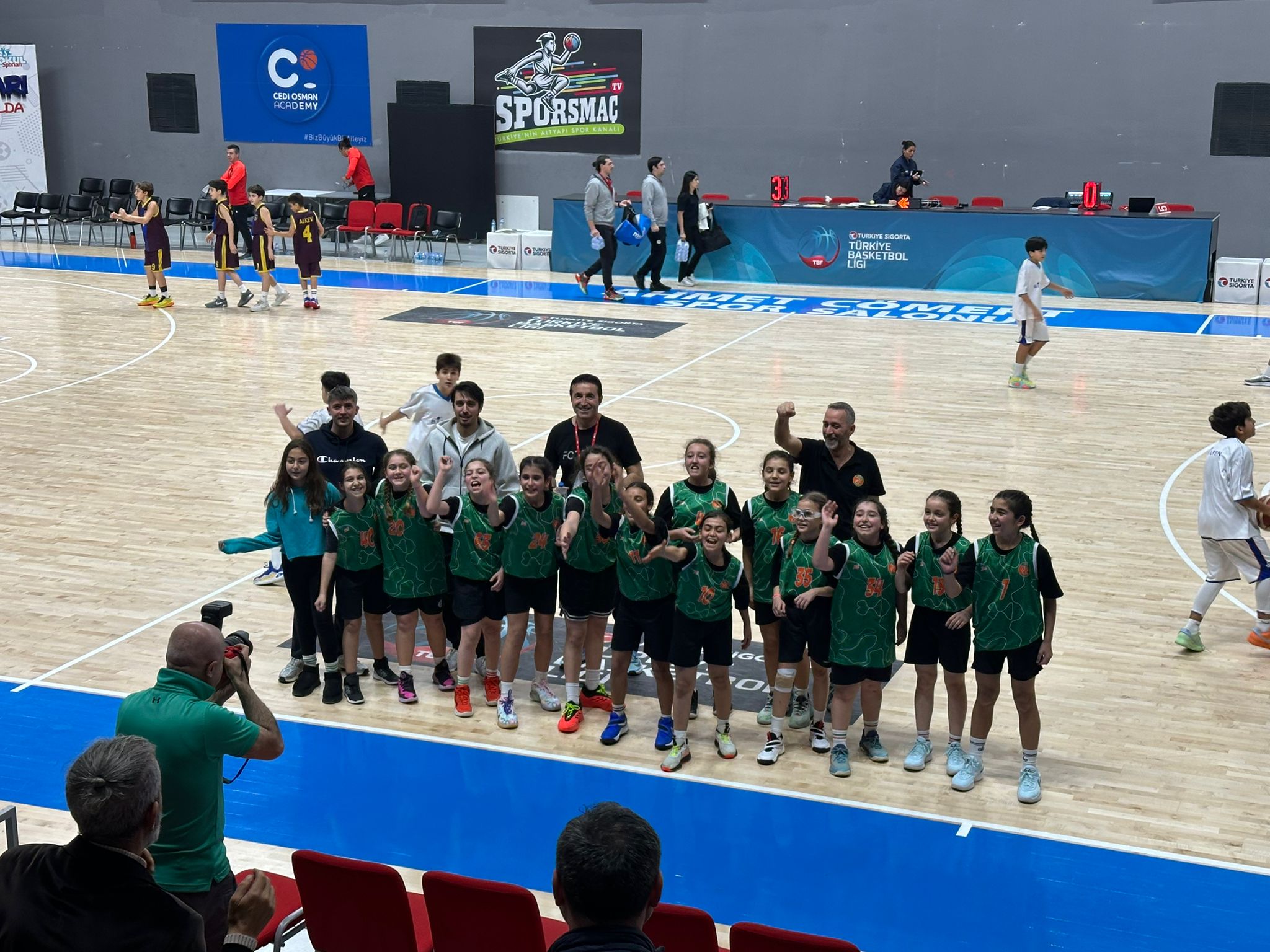 minik_kiz_basketbol_takimi_sampiyon (12)