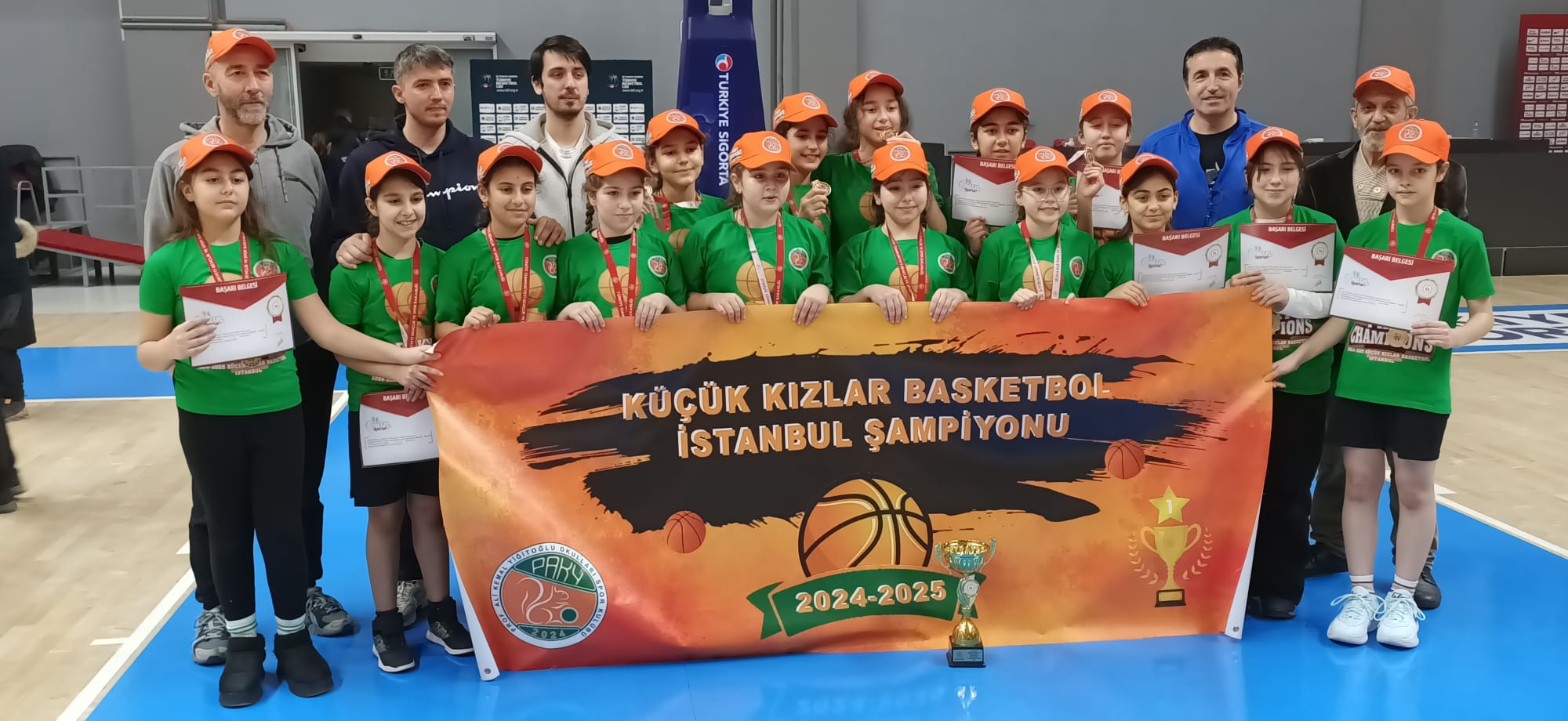 minik_kiz_basketbol_takimi_sampiyon (15)