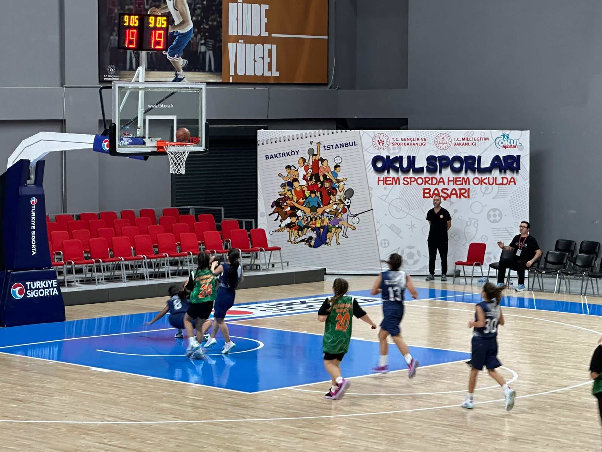 minik_kiz_basketbol_takimi_sampiyon (16)