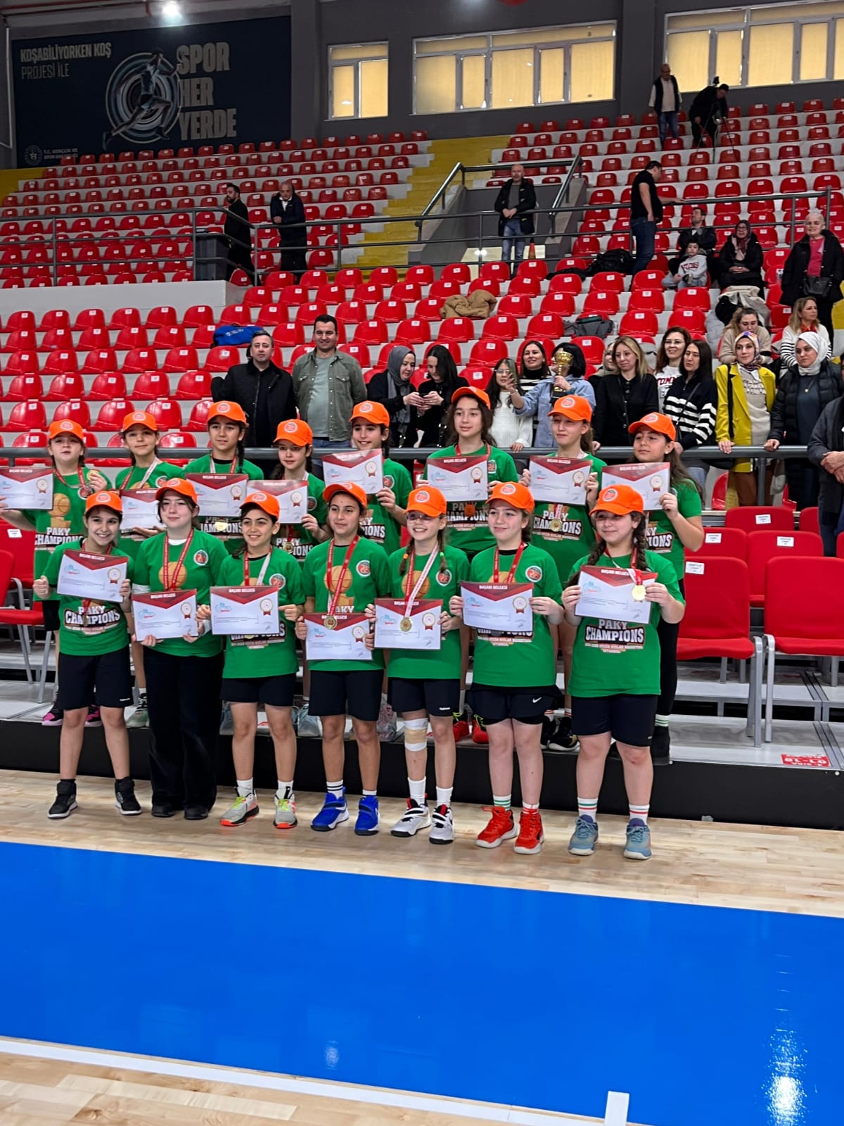 minik_kiz_basketbol_takimi_sampiyon (17)