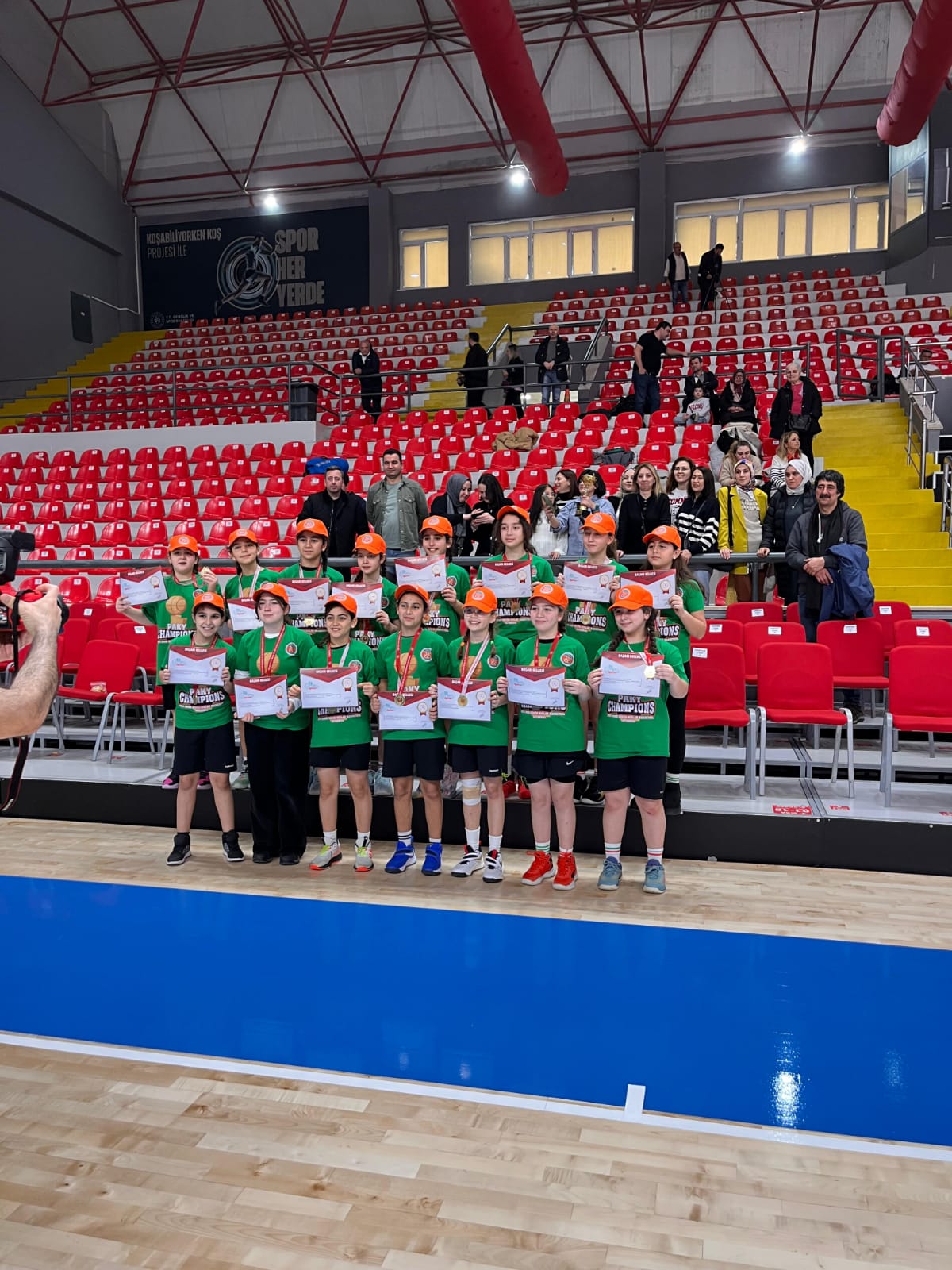 minik_kiz_basketbol_takimi_sampiyon (2)
