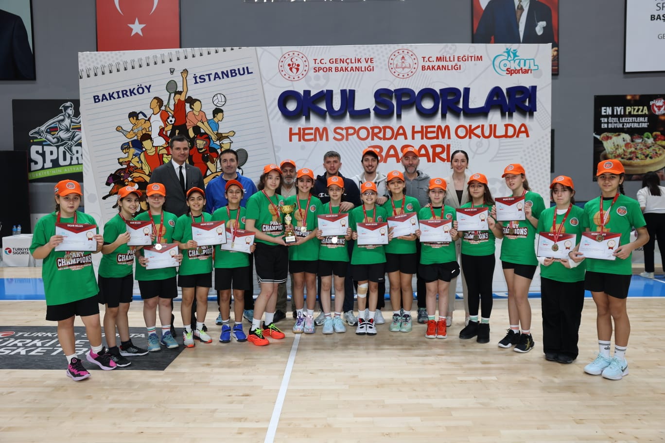 minik_kiz_basketbol_takimi_sampiyon (4)