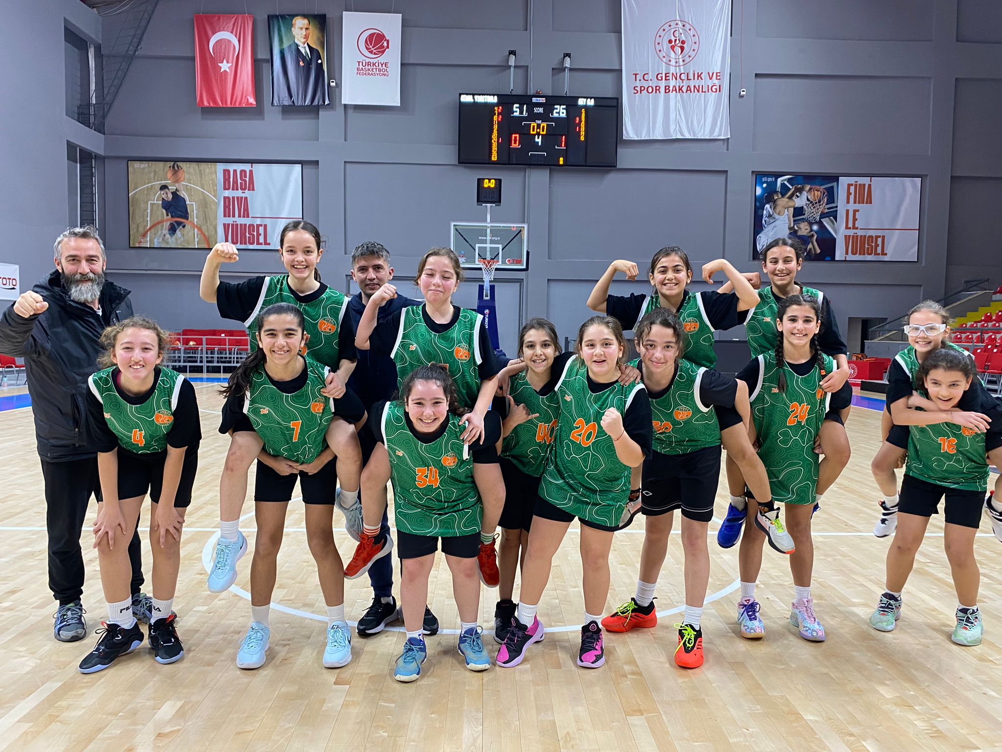 minik_kiz_basketbol_takimi_sampiyon (9)