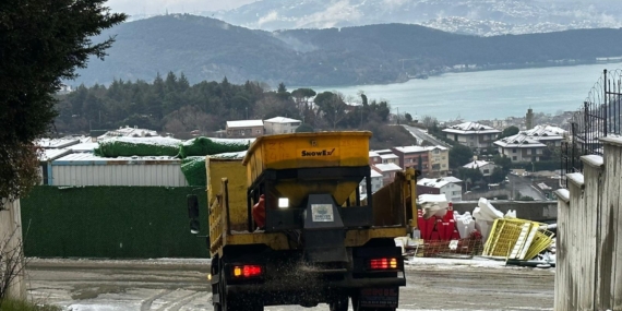 Sarıyer Belediyesi kar mesaisi yaptı