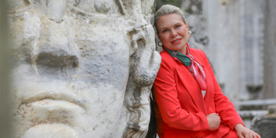 Demet Tekin’den “Değmen Benim Gamlı Yaslı Gönlüme” yorumu