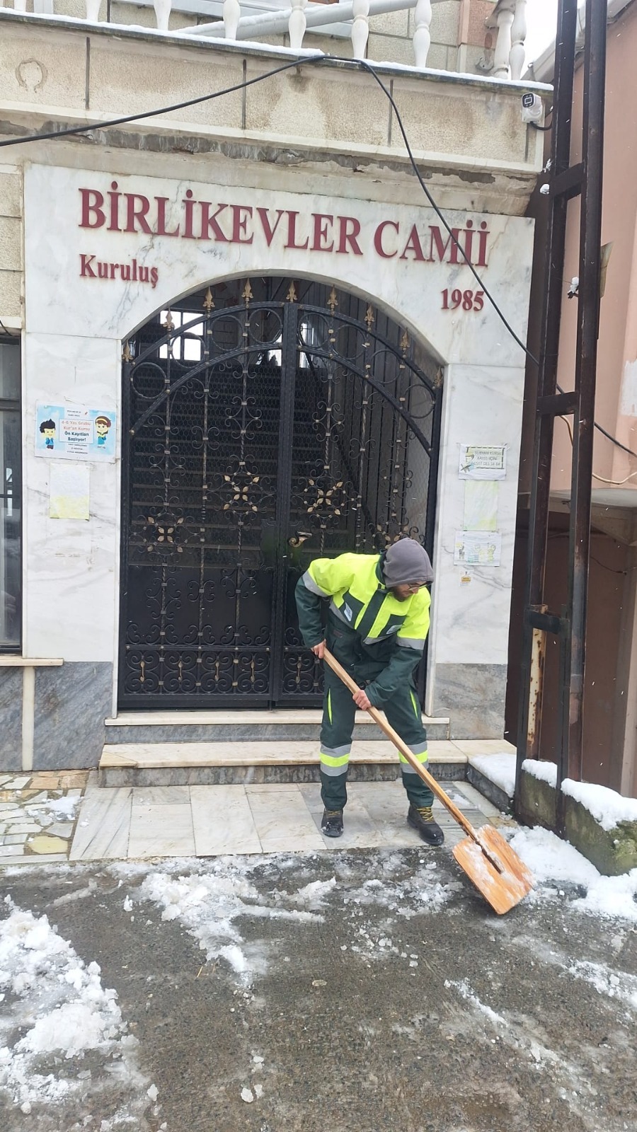 sariyer_belediyesi_buzlanma_calismalari (7)