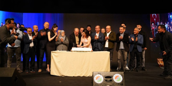 Ümmü Erbil 10. sanat yılını kutladı