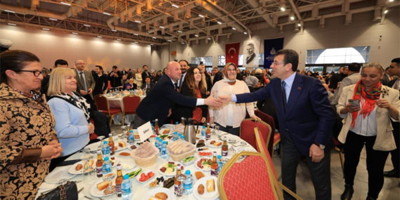 İmamoğlu muhtarlarla iftarda buluştu
