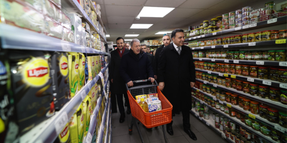 Hulusi Akar’dan Sarıyer’de alışverişe destek!