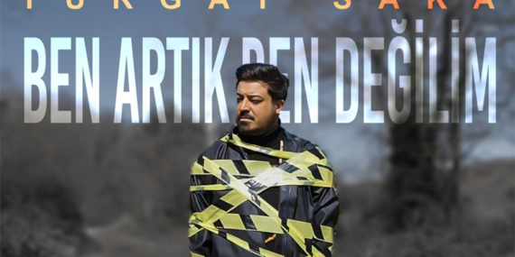 Turgay Saka hem söyledi hem besteledi hem de yönetti!