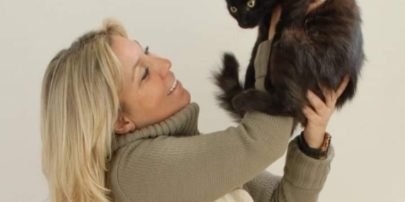 Yazar Ülkü Gözen Stewart’ın kedisi ödül aldı