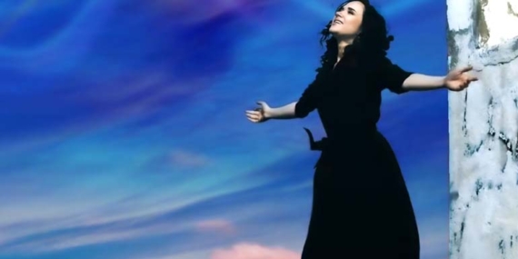 Anastasiya Düz’den usta işi tekli