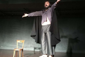 tiyatro_bir_delinin_hatira_defteri