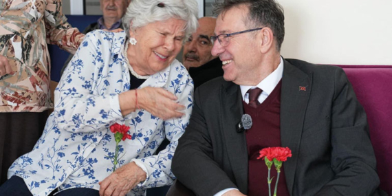 M. Oktay Aksu, yaş almış komşularını unutmadı
