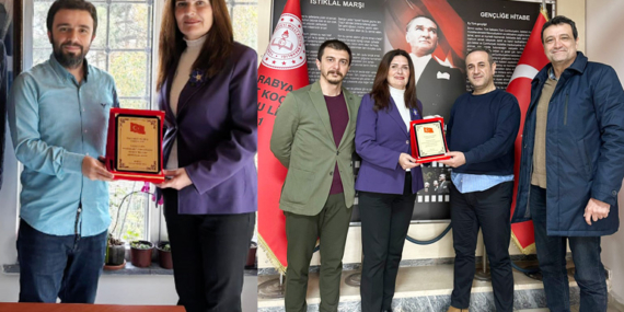 Muhtar Elif Kılıç’tan hayırseverlere teşekkür plaketi