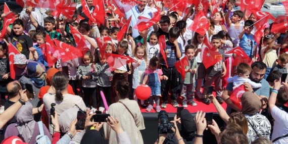 23 Nisan coşkusu üç noktada yaşandı