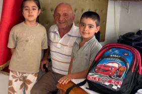 ahmet_cinar_okul_cantasi_dagitiyor
