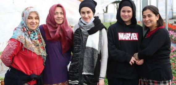 Çalışan kadının mesaisi evde de devam ediyor