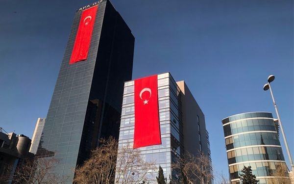 maslak-gokdelenler-kirmizi-beyaz