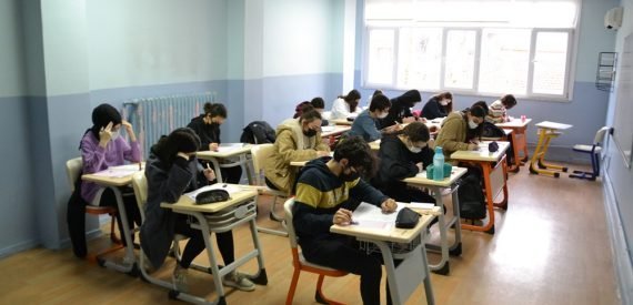 MEK’te Bursluluk Sınavı gerçekleştirildi