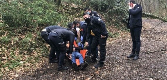 Ormanda bulduğu silahla kendisini vurdu