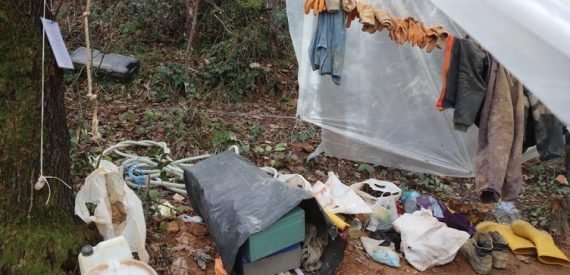 Sarıyer’de ormanda define arayan 3 kişi suçüstü  yakalandı